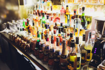Intoxica&ccedil;&atilde;o por metanol em bebidas alco&oacute;licas: o perigo invis&iacute;vel, especialmente para adolescentes